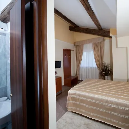 Tiburtina Metro Hotell 3*